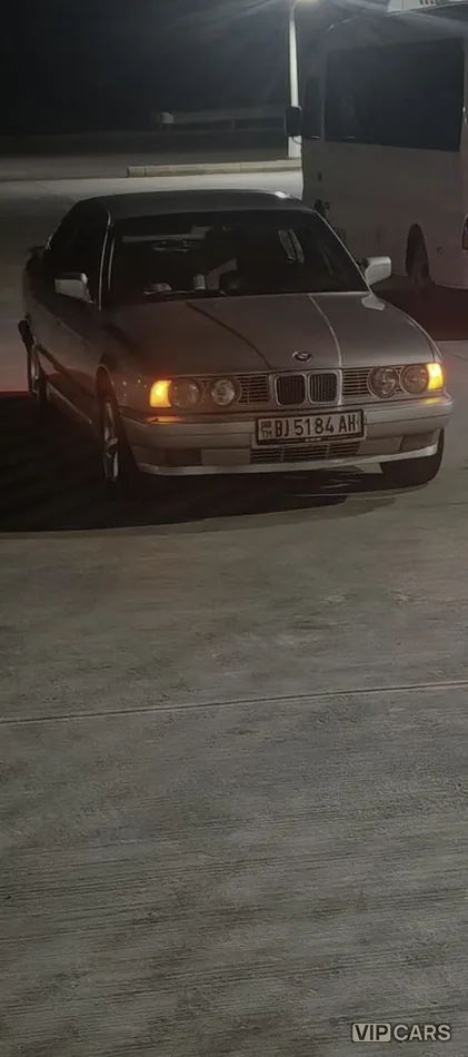 BMW E34, 1990