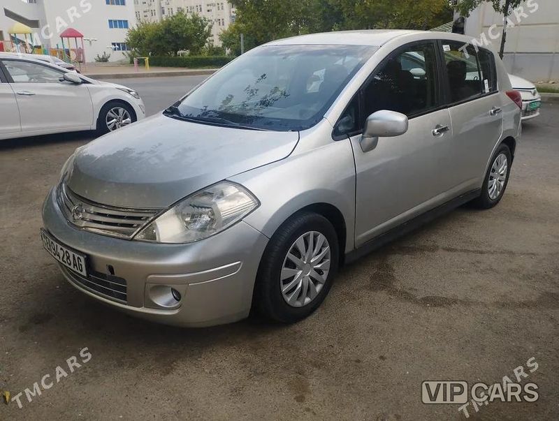 Nissan Versa, 2010