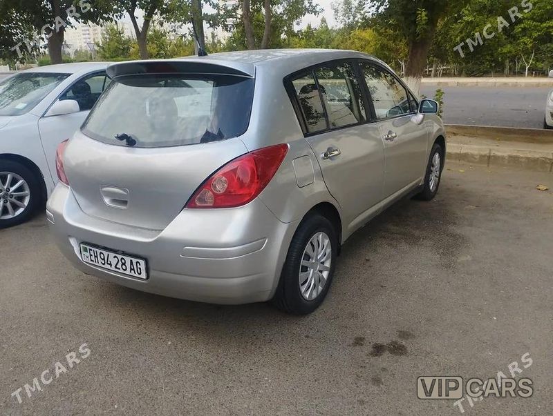 Nissan Versa, 2010