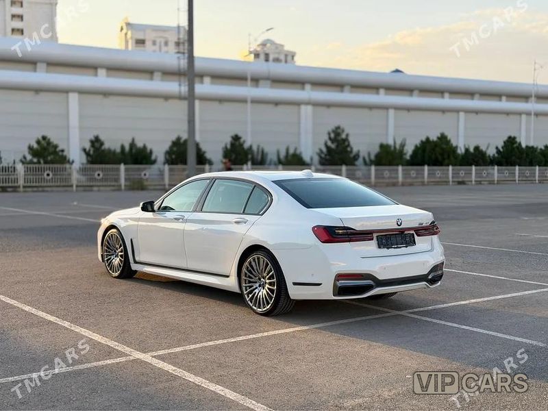 BMW 740, 2020