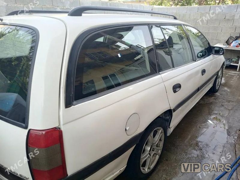 Opel Omega, 1996