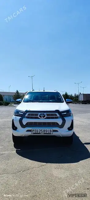 Toyota Hilux, 2021 — фото 1