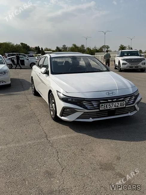 Hyundai Elantra, 2024