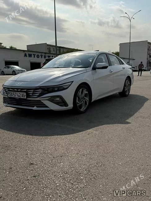 Hyundai Elantra, 2024