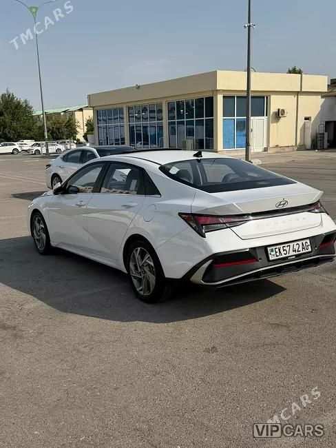 Hyundai Elantra, 2024
