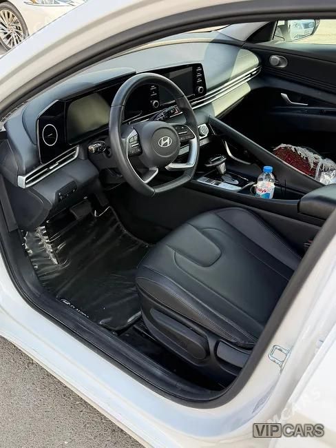 Hyundai Elantra, 2024