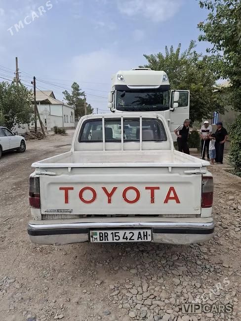 Toyota Hilux, 2003