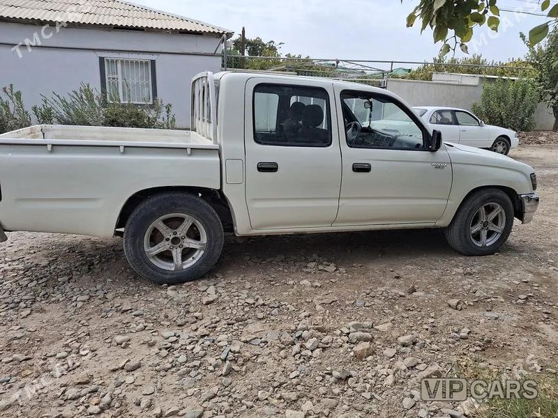 Toyota Hilux, 2003