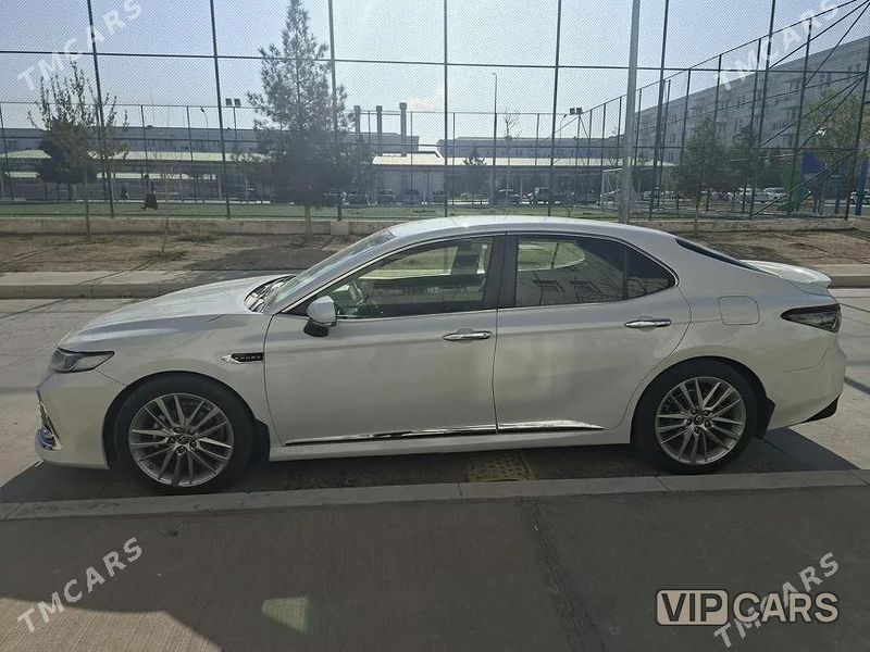 Toyota Camry Hybrid, 2022