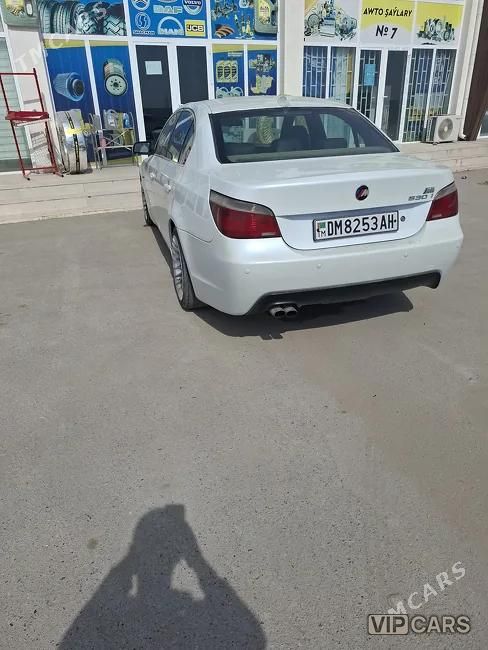 BMW E60, 2005