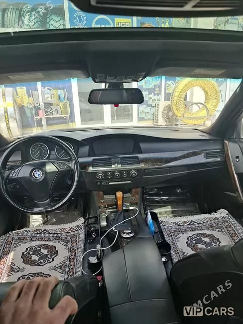 BMW E60, 2005