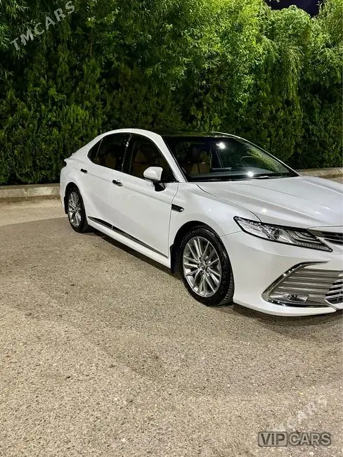 Toyota Camry, 2023 — фото 2