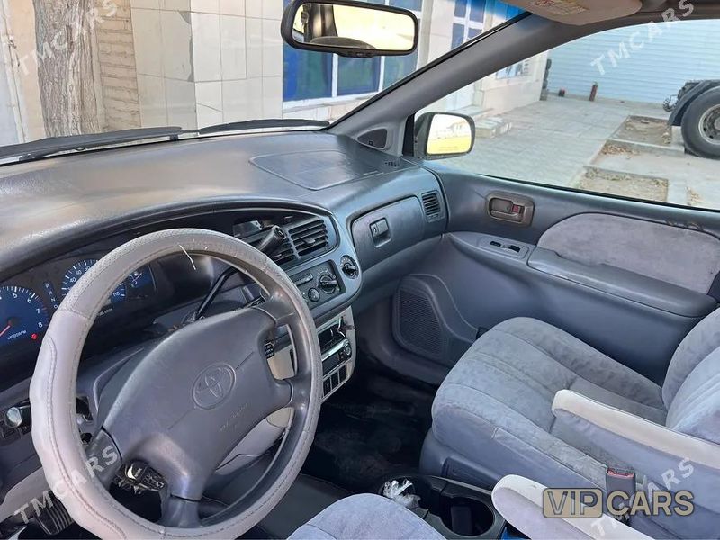 Toyota Sienna, 2001