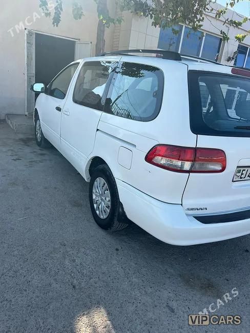Toyota Sienna, 2001
