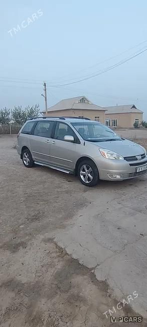 Toyota Sienna, 2005