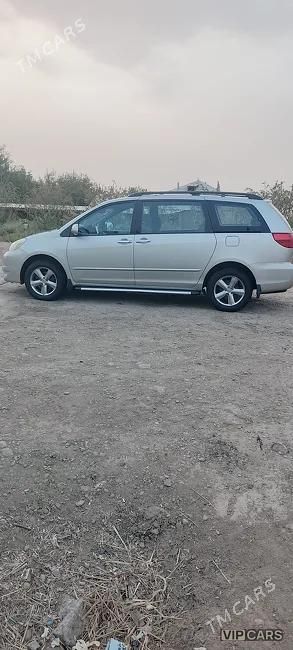 Toyota Sienna, 2005