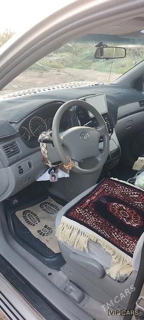 Toyota Sienna, 2005