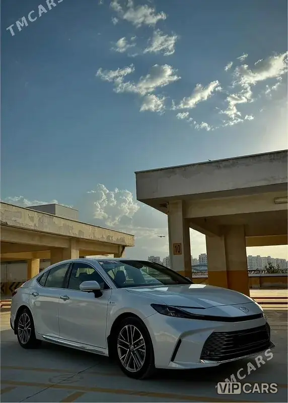 Toyota Camry, 2025 — фото 2