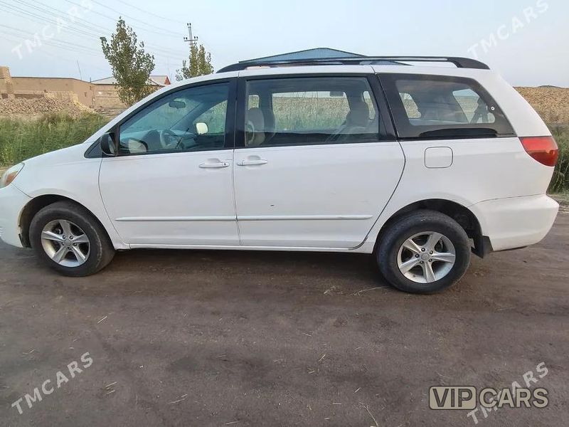 Toyota Sienna, 2005