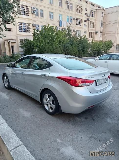 Hyundai Elantra, 2011