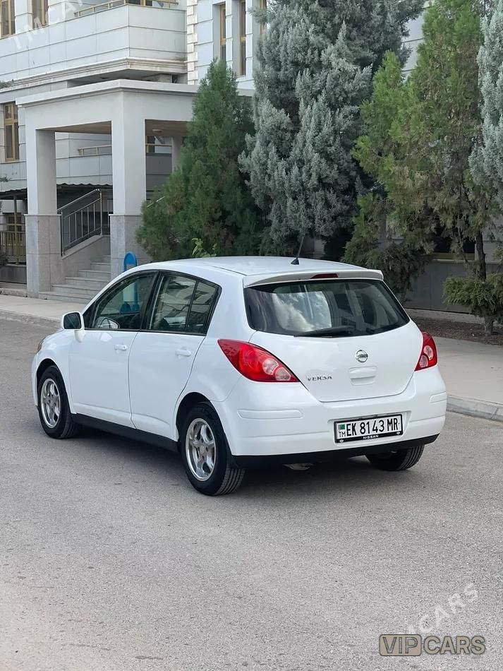 Nissan Versa, 2012