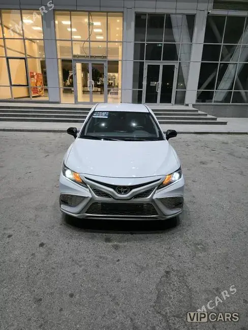 Toyota Camry, 2022 — фото 2