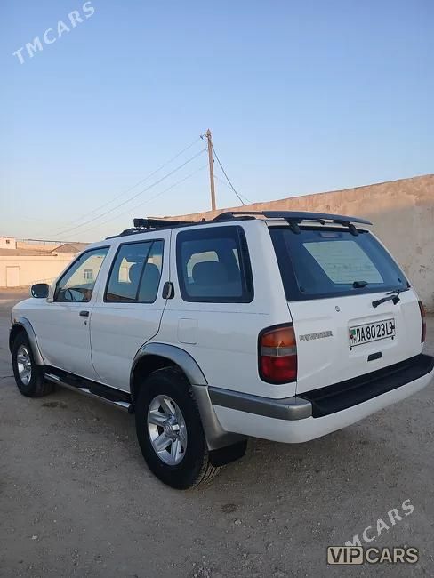 Nissan Pathfinder, 1998