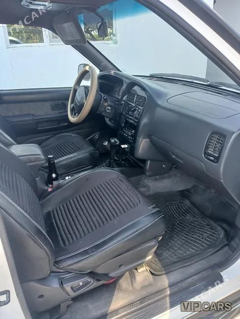 Nissan Pathfinder, 1998