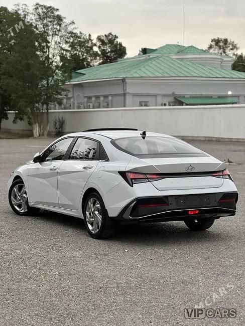 Hyundai Elantra, 2025
