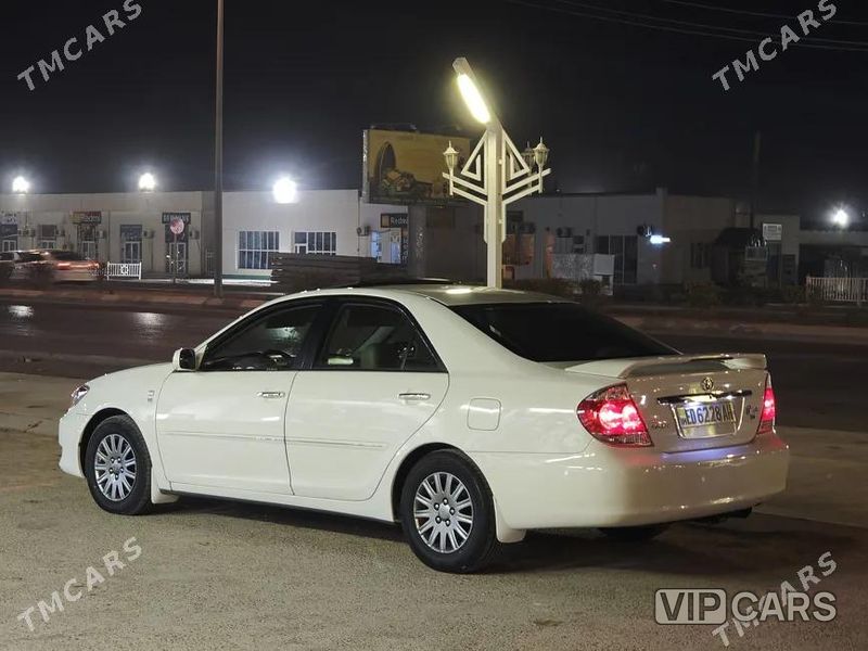 Toyota Camry, 2005