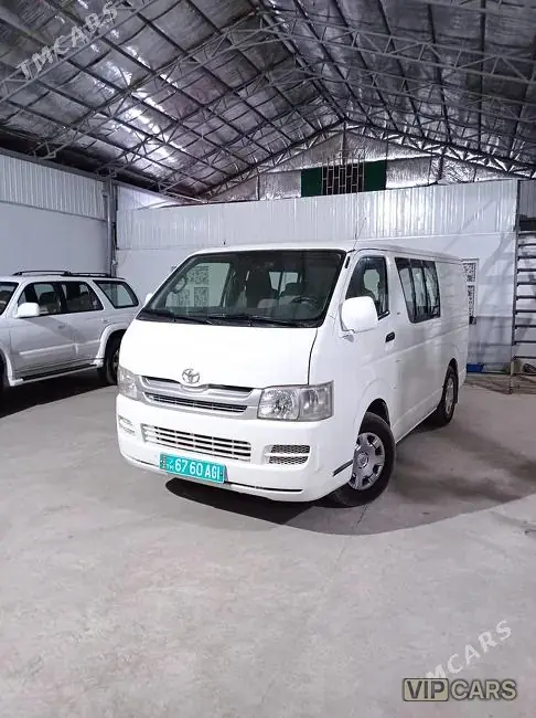 Toyota Hiace, 2010 — фото 1
