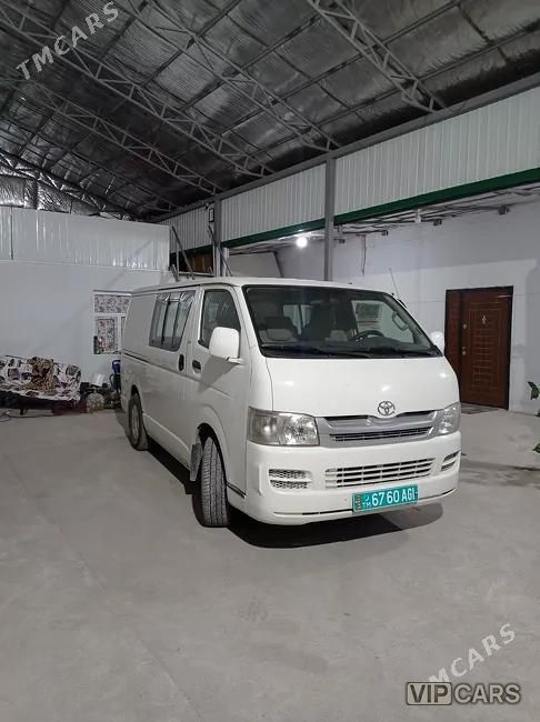 Toyota Hiace, 2010