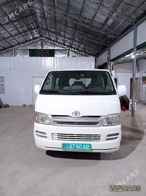 Toyota Hiace, 2010