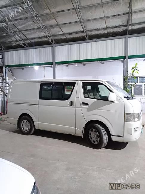Toyota Hiace, 2010