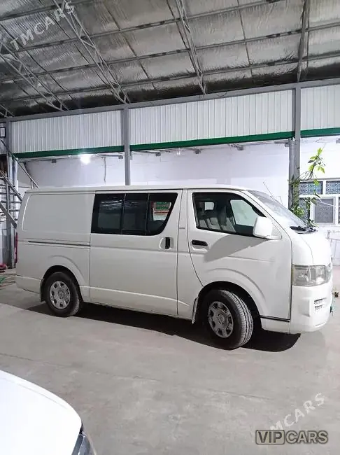 Toyota Hiace, 2010 — фото 4