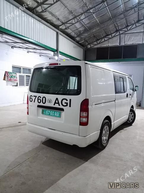 Toyota Hiace, 2010
