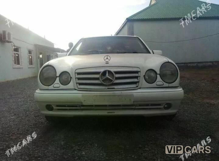Mercedes-Benz E320, 1996