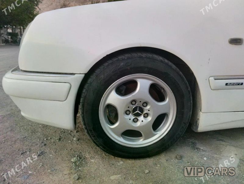 Mercedes-Benz E320, 1996