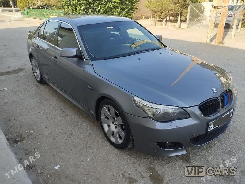 BMW E60, 2003