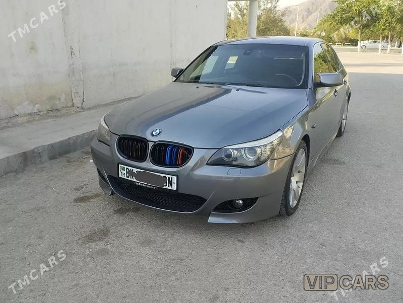 BMW E60, 2003