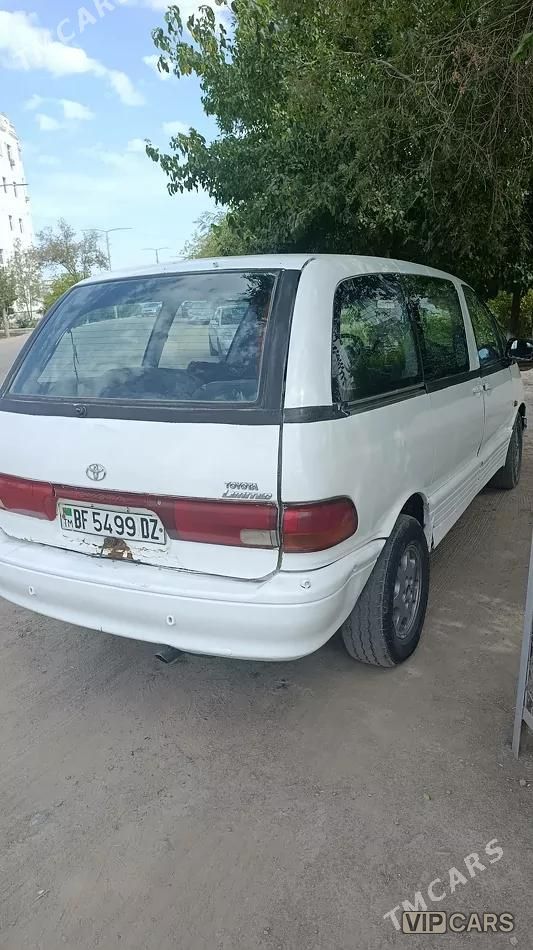 Toyota Previa, 1990