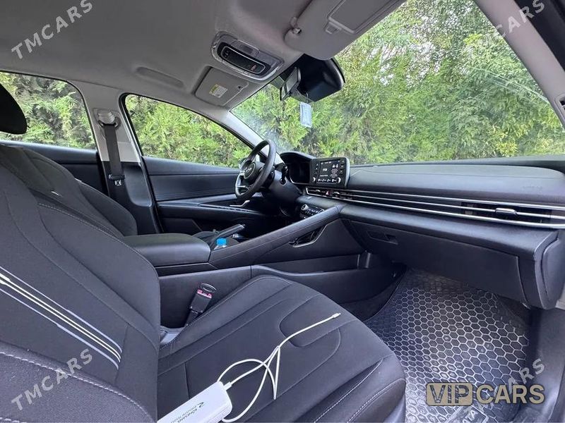 Hyundai Elantra, 2021