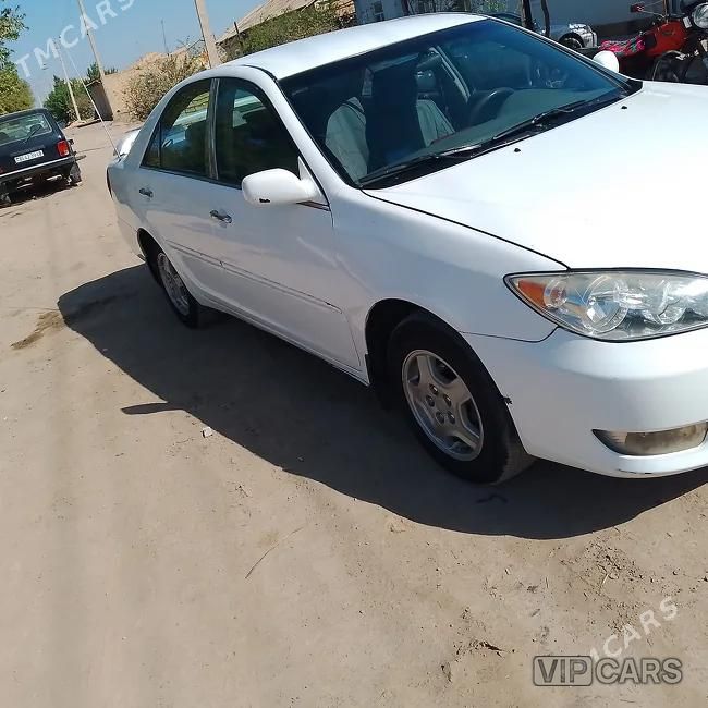 Toyota Camry, 2004