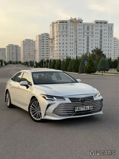 Toyota Avalon, 2019 — фото 1