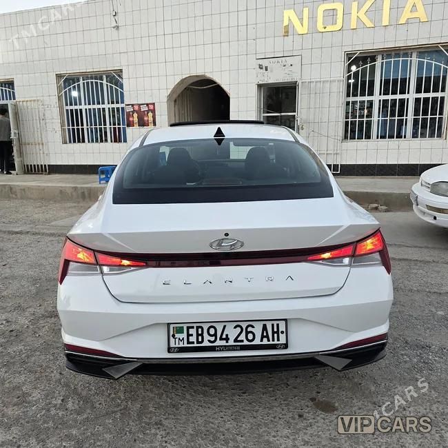 Hyundai Elantra, 2021