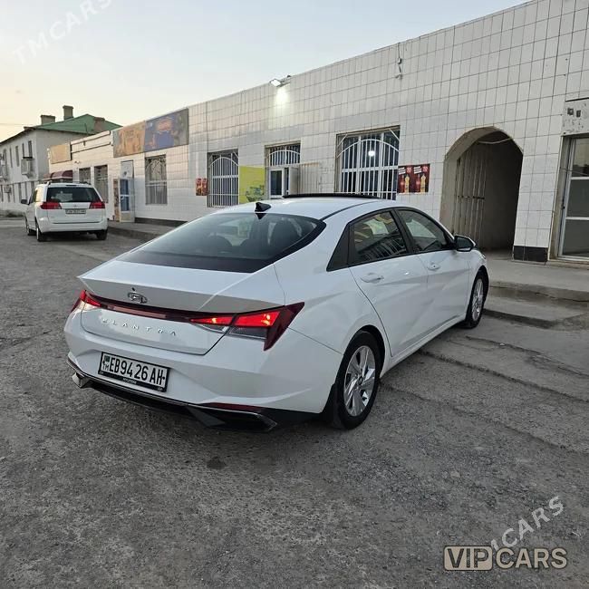 Hyundai Elantra, 2021