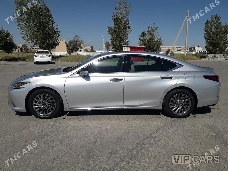 Lexus ES 250, 2021