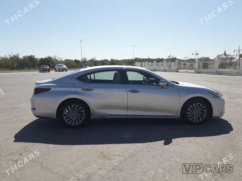 Lexus ES 250, 2021