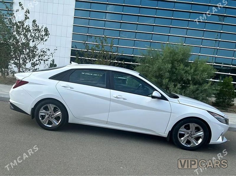 Hyundai Elantra, 2022
