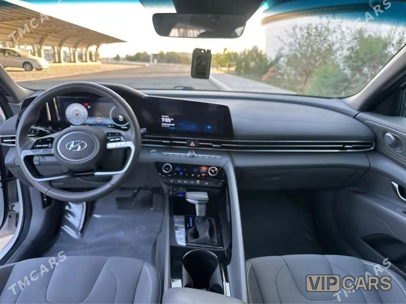 Hyundai Elantra, 2022